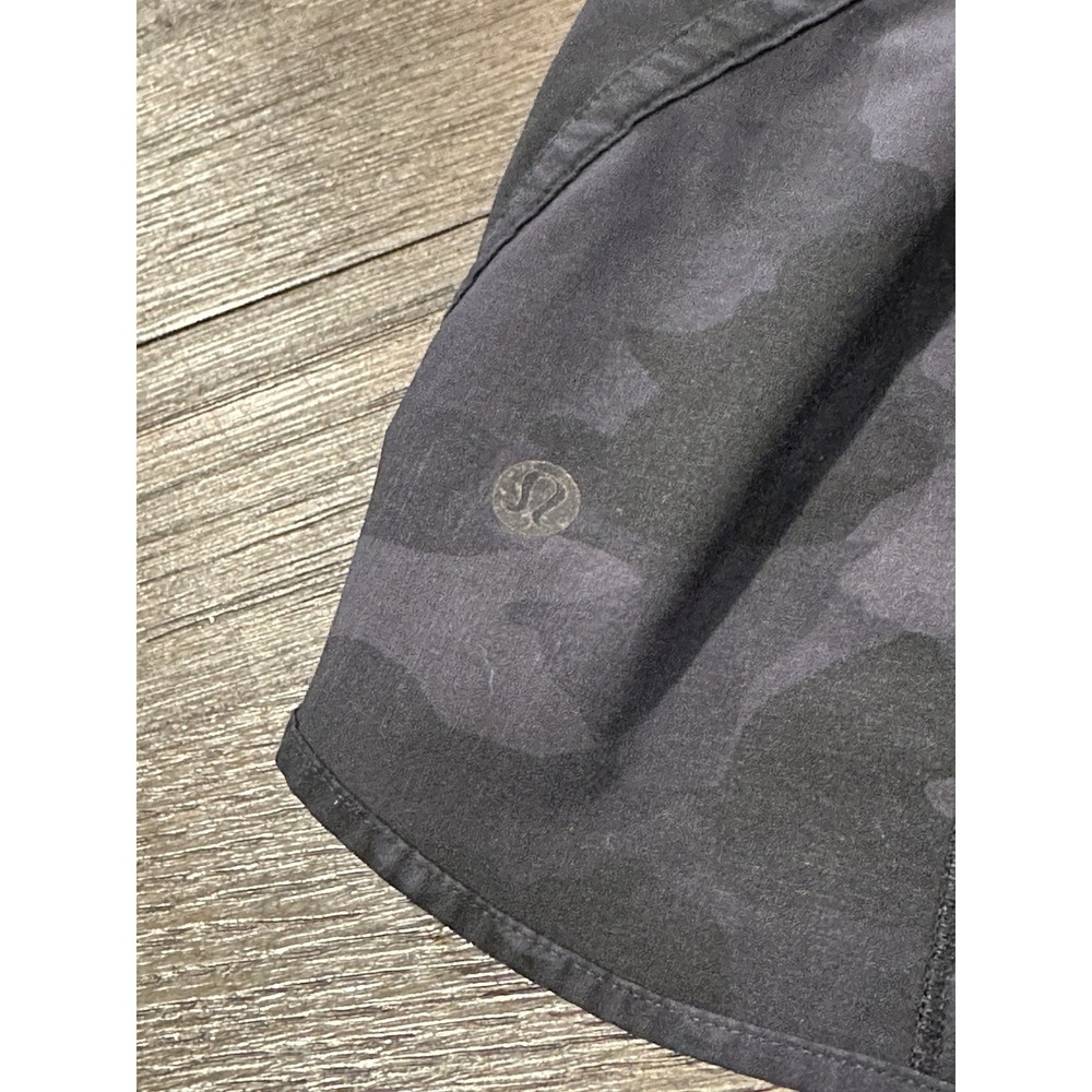 Lululemon Track That Short 5" Women Size 4 deep camo gym running workout active - Picture 4 of 5
